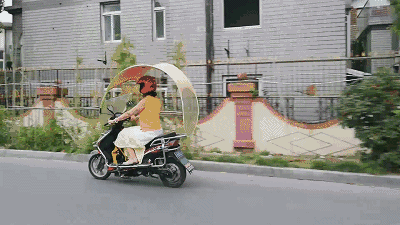 在上海骑电驴的外国人,他们最怕的事情是……丨现在上海