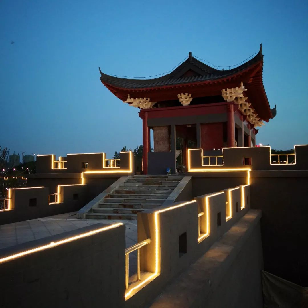 曾欣浠水月湖的夜景用手机怎么样拍