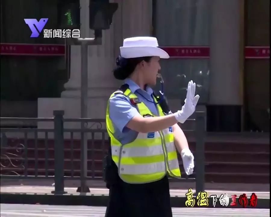 盐城女交警吉丹丹多大图片