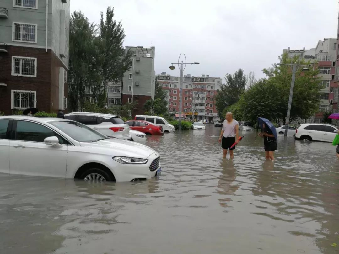 昨日大暴雨大慶城區32處路段積水超千輛車被淹今日還有雨