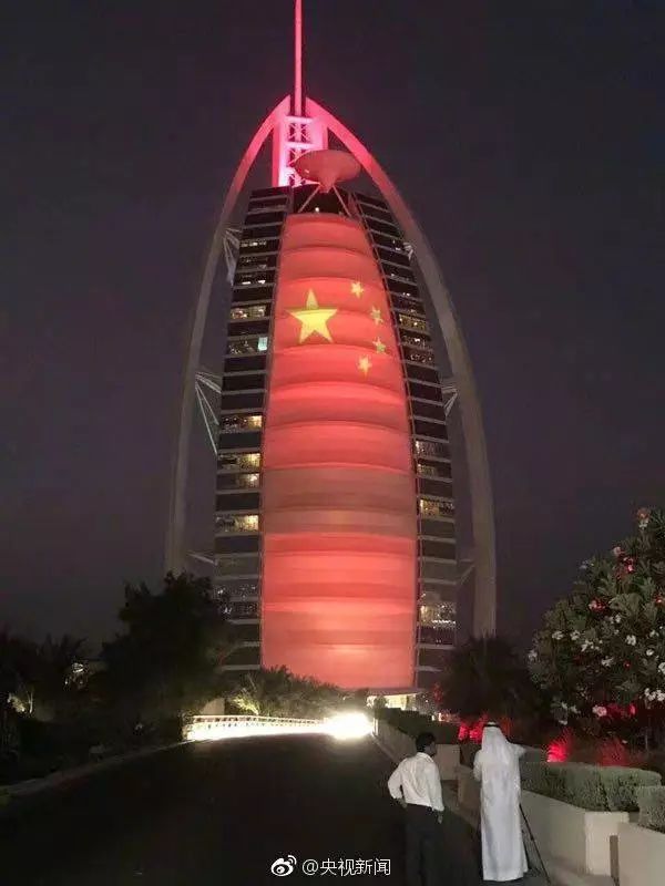 迪拜塔中国国旗图片