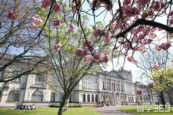 全球百強大學,全球最為古老的十所大學之一,位於英國第三大城市