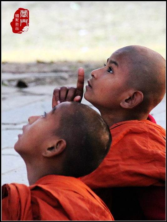 尼泊尔高僧告诉我,佛祖后人八九岁时都要出家,一组尼泊尔小僧人