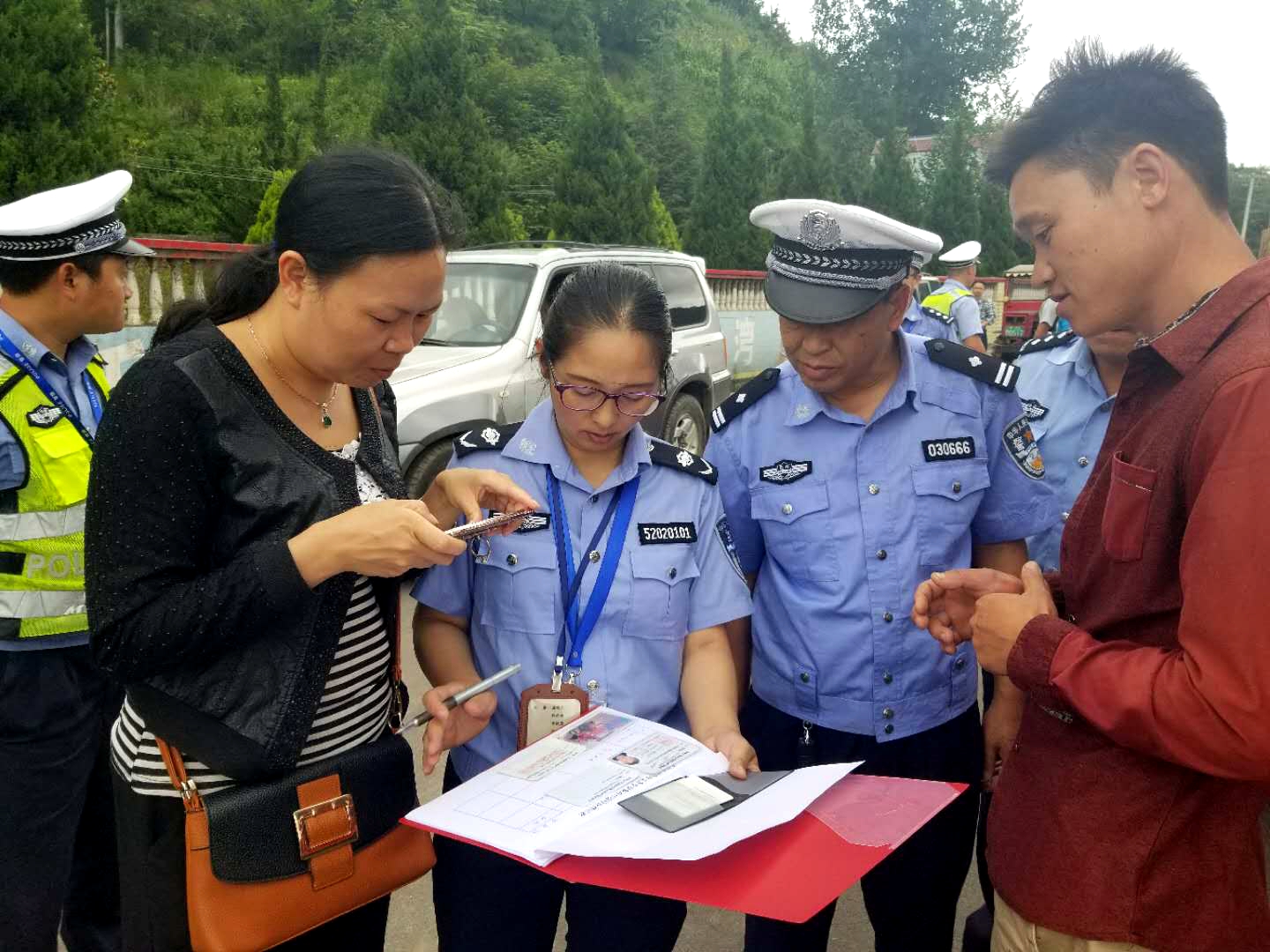 六盤水交警聯合農機部門深入轄區開展農用車,變型拖拉機交通違法專項