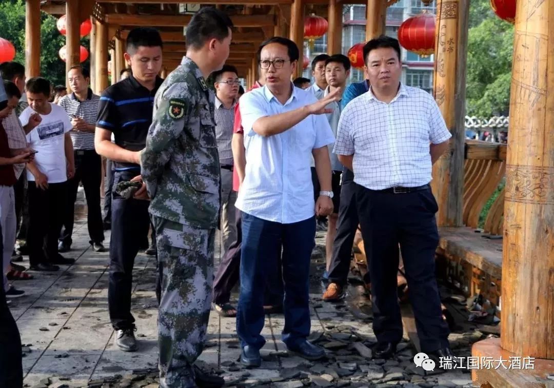 當晚(7月22日晚),王治軍副州長在三都縣委書記朱奉餘,縣長潘仕進等