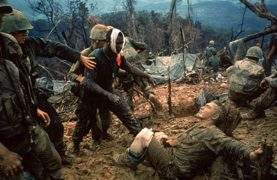 越戰彩色老圖片：受傷的少女滿身是血，抽煙的美軍士兵眼神呆滯 歷史 第5張