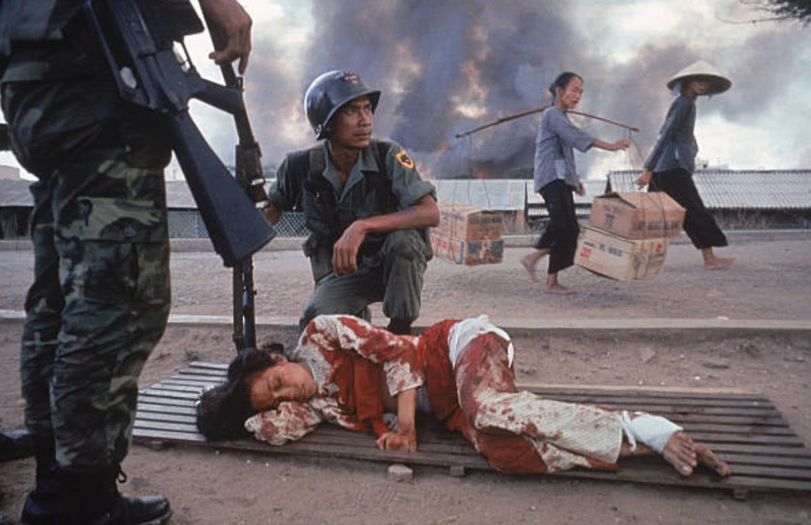 越戰彩色老圖片：受傷的少女滿身是血，抽煙的美軍士兵眼神呆滯 歷史 第7張