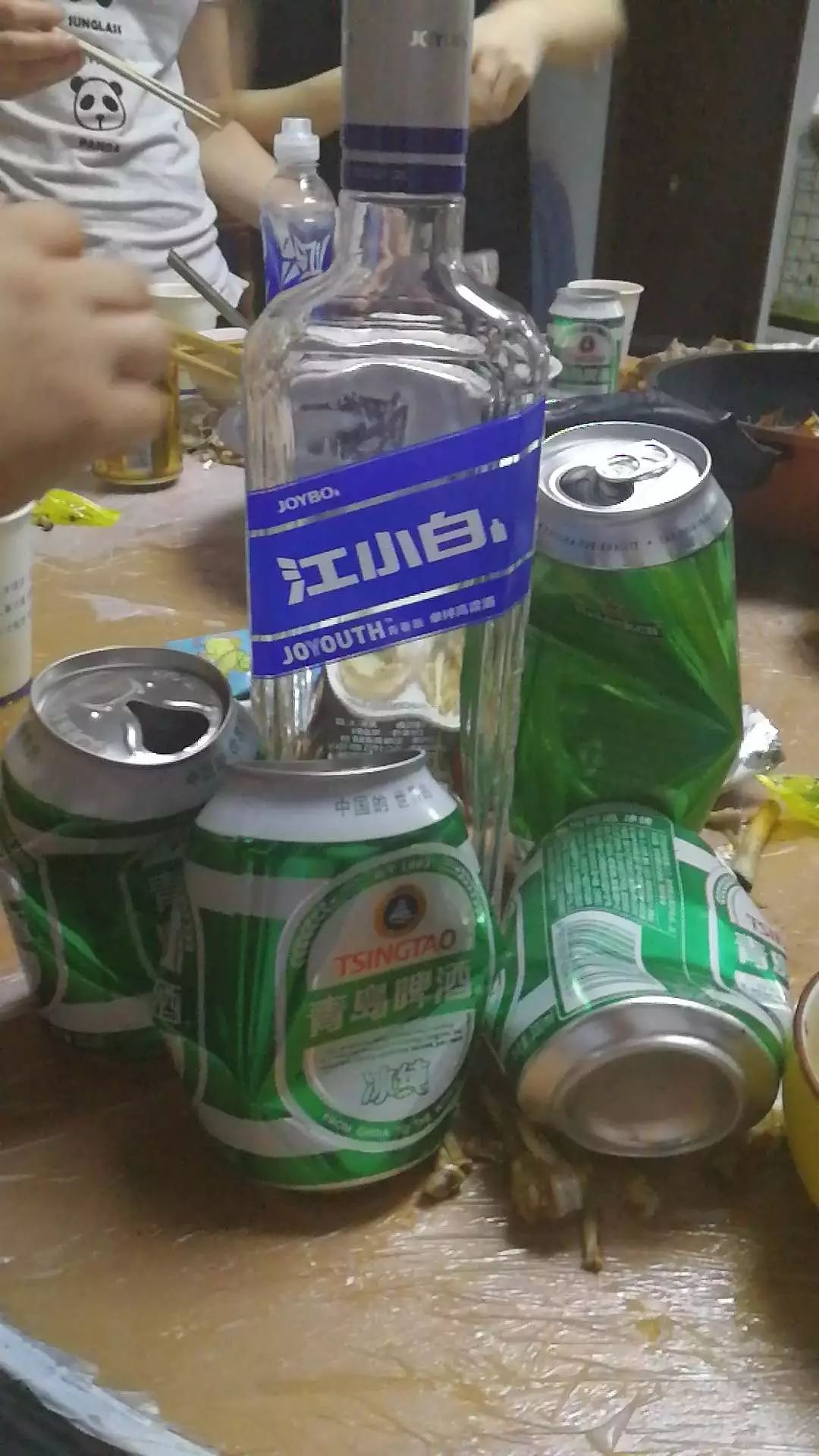 真实的喝酒啤酒瓶图片图片