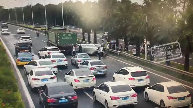 慘哭福州連發三起車禍車身變肉泥司機脫困後竟毆打副駕駛