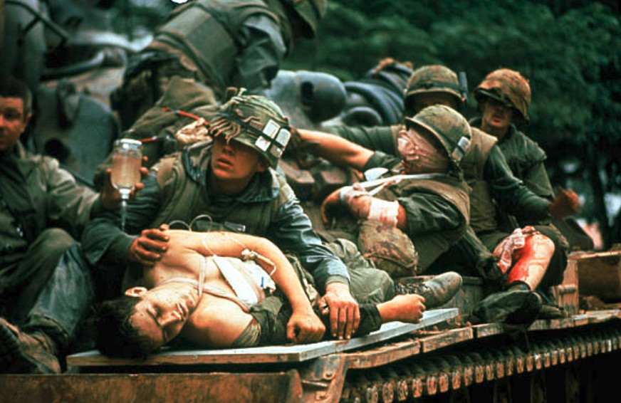 越戰彩色老圖片：受傷的少女滿身是血，抽煙的美軍士兵眼神呆滯 歷史 第8張