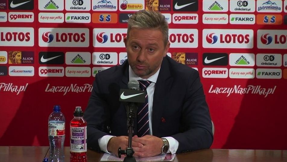 波兰世界杯后新教练正式上任,莱万依旧是队长