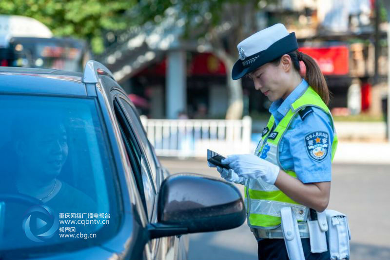 交警警服女图片