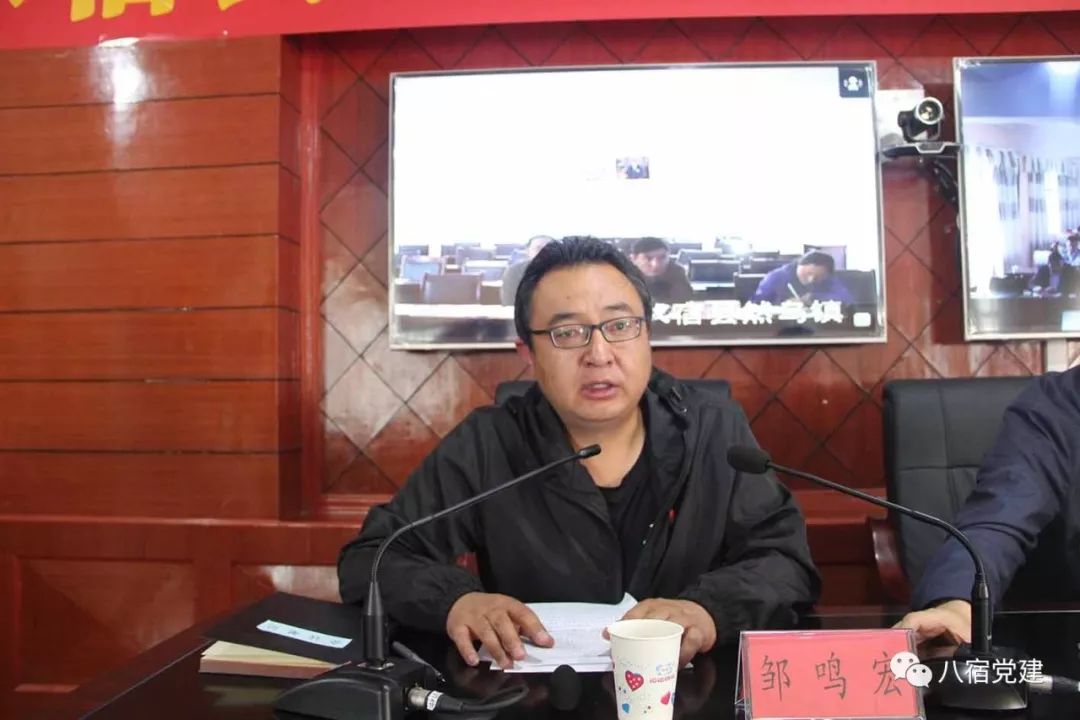会议上,王文昌同志宣读了县委任免职文件,然后对此次的干部调整的全