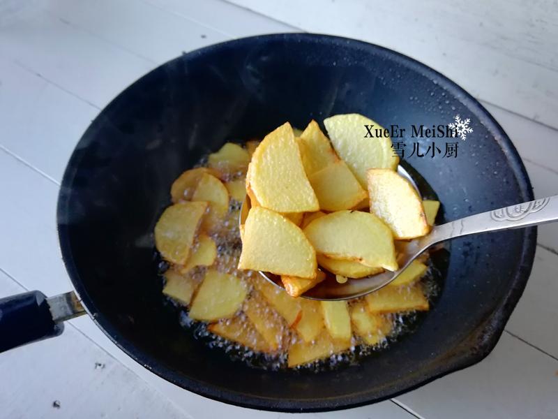 土豆不一樣的做法,和地三鮮一樣的好吃下飯,餐桌上又一道下飯菜