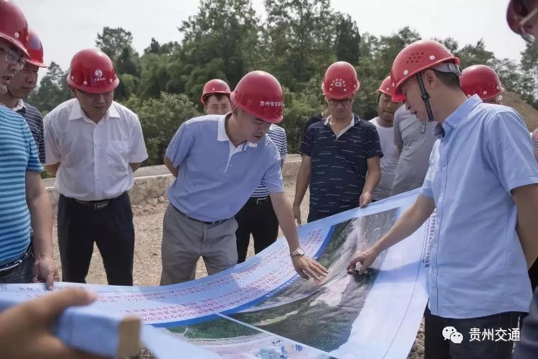 潘海赴三施高速公路项目工地和铜仁高速公路管理处玉屏路政大队开展"