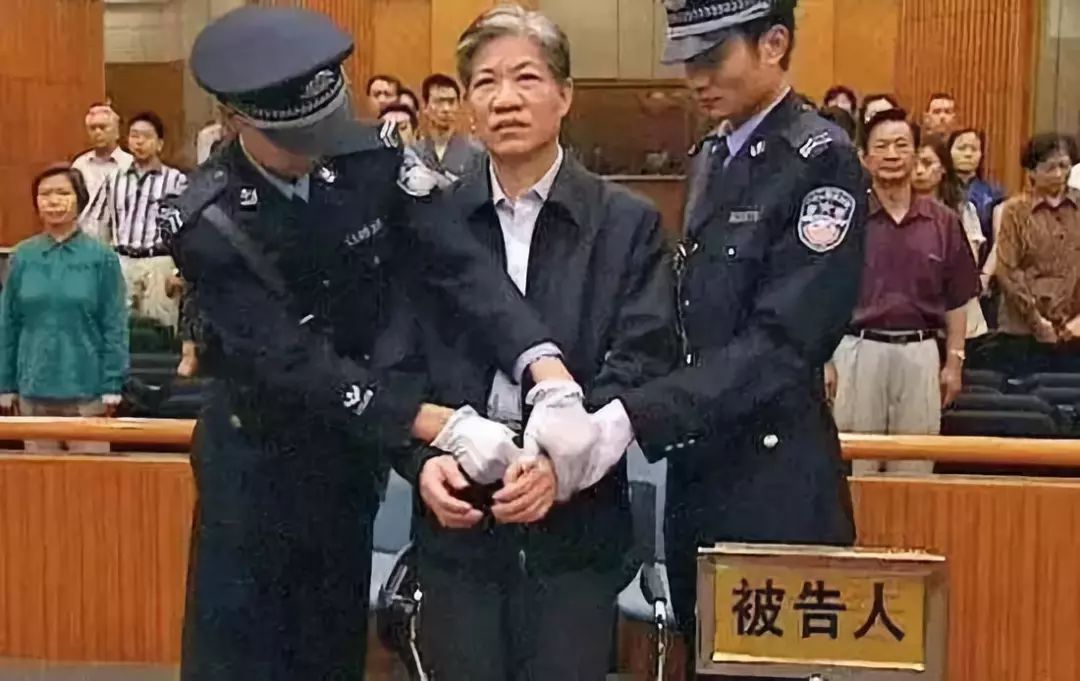 悔恨的遗书国家药监局原局长郑筱萸为什么适用死刑立即执行