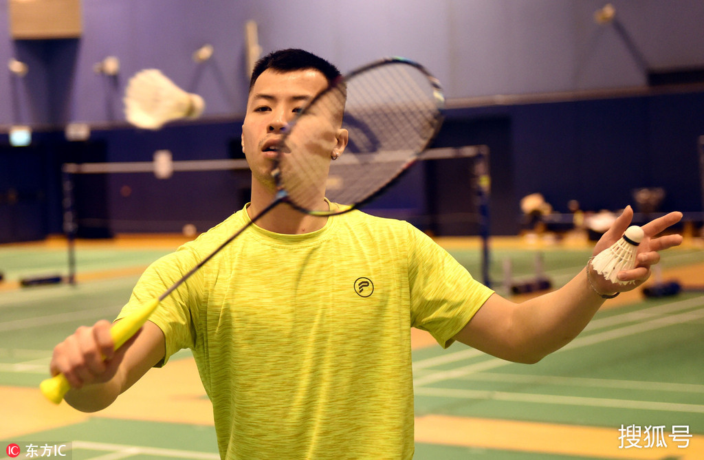 1/ 12 2018年7月26日,中国香港,香港羽毛球运动员正积极在香港体育