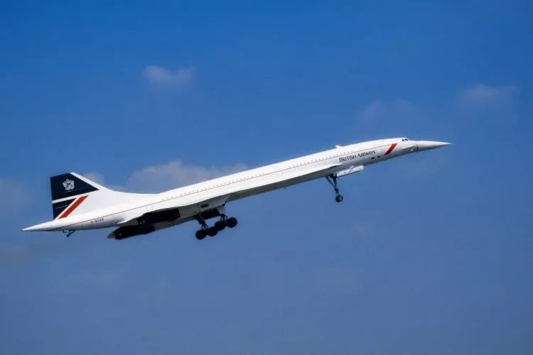 协和式超音速飞机能够在15000米的高空以2