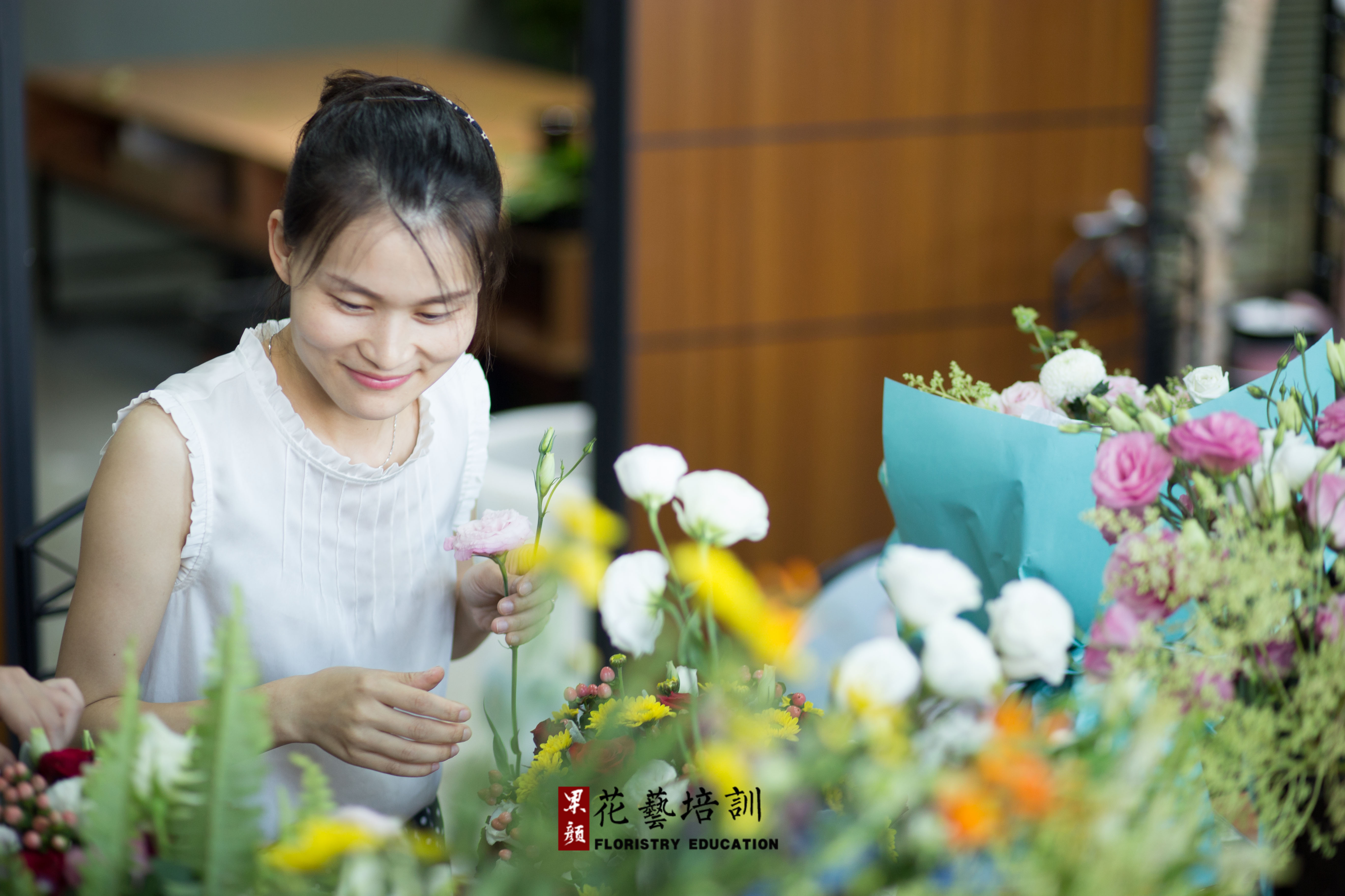 零基础怎样成为花艺师果颜带你走向花艺师的道路