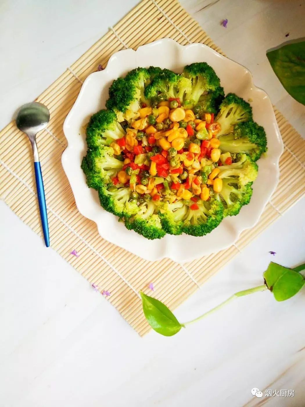 今日午餐:買的醬牛肉,肉末炒茄丁,火腿絲熗炒芹菜～～小丸子做的牛奶