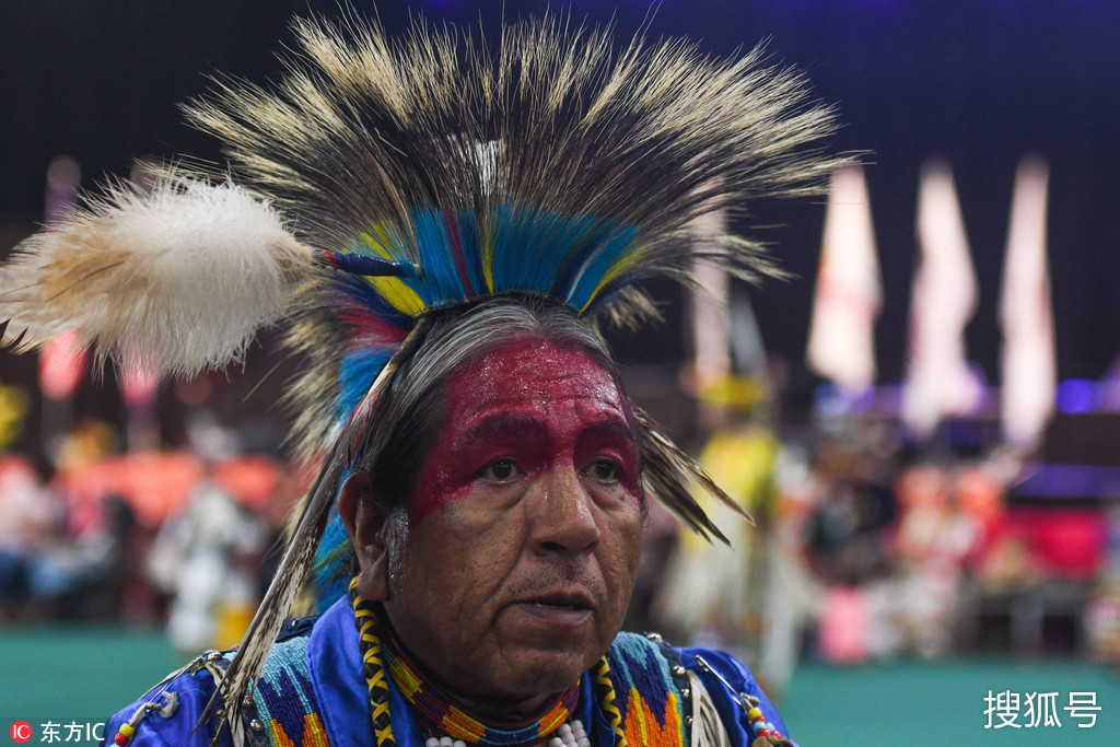 加拿大原住民庆祝淘金节 满屏民族风吸人眼球