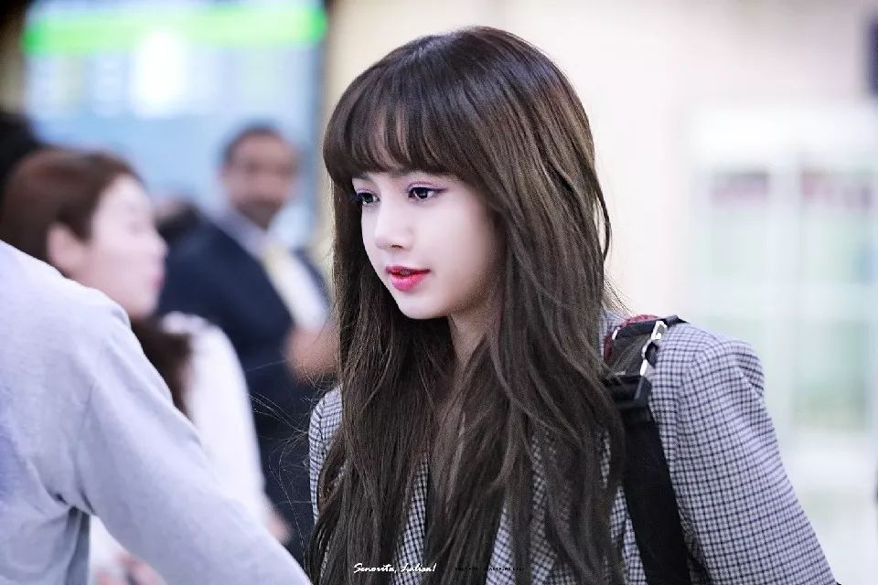 這也是blackpink成員lisa首次單獨出演綜藝,來自泰國的她即將去體驗