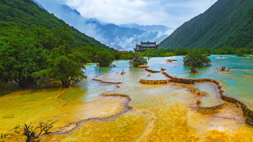 媲美九寨,不输黄龙,四川最后的五彩秘境,低调地让人心疼