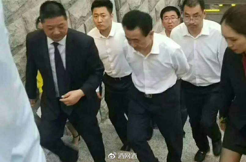 王健林董事长在贵州与茅台集团党委书记董事长李保芳会见