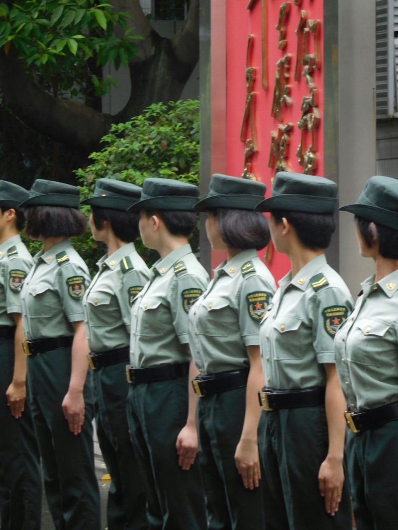 雅趣艺术馆报道八一建军节广东省女书法家协会美丽课堂进军营