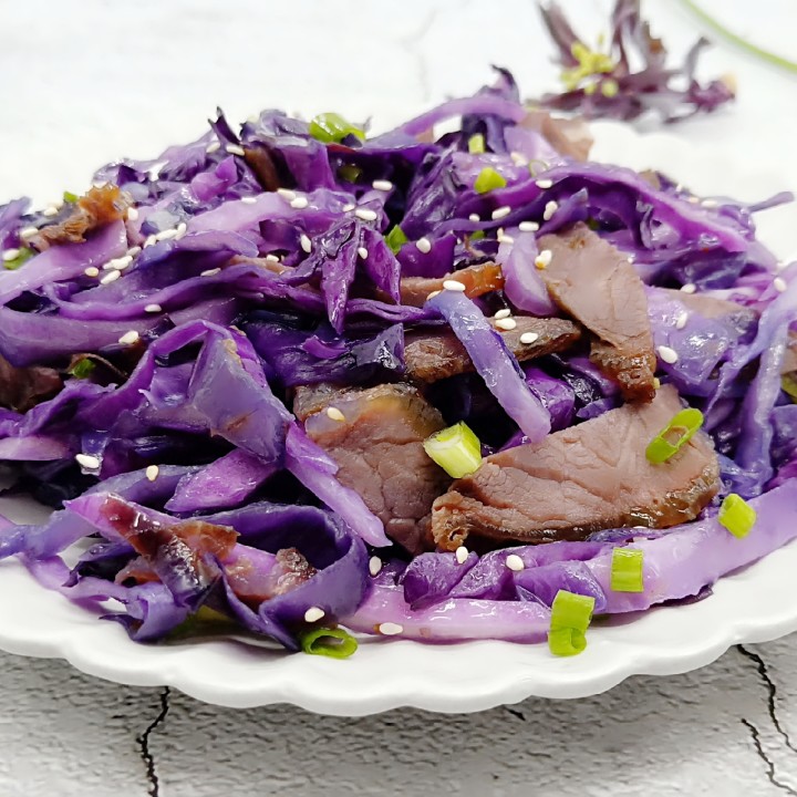 清爽可口的牛肉菜谱紫甘蓝炒牛肉健康美味的下饭菜
