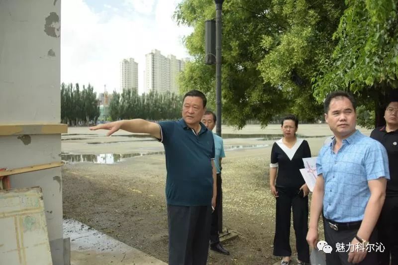 曹文敏一行实地查看了第二中学北校区的基础设施建设以及校园安全工作