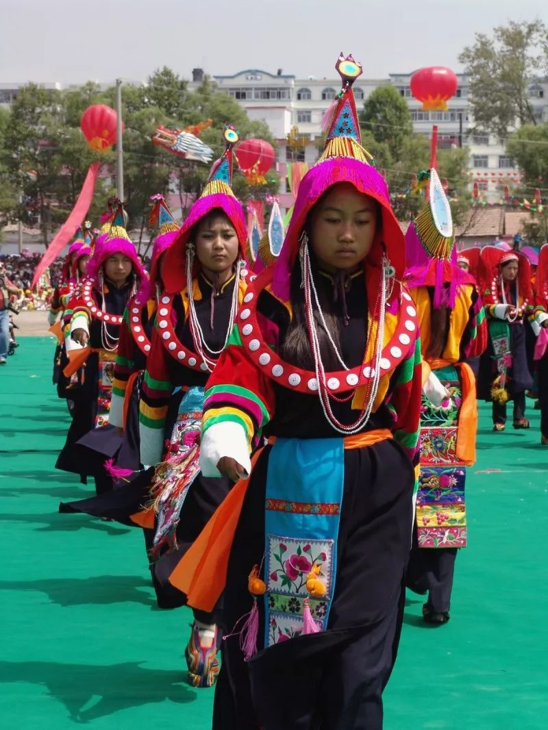 2008年土族服飾被列入第一批國家級非物質文化遺產名錄.