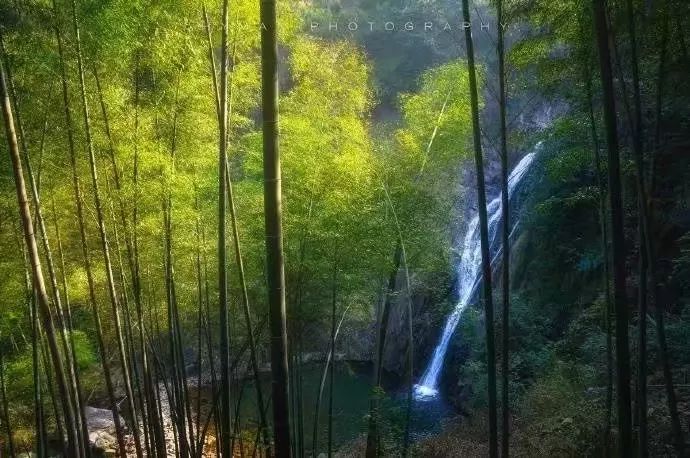 一曲《静水流深》空灵悠远,净化心灵