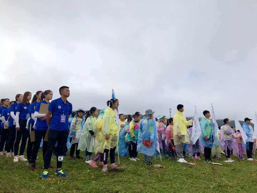 据悉,本届户外营地夏令营活动的小营员们来自贵州省各地各学校,他们将