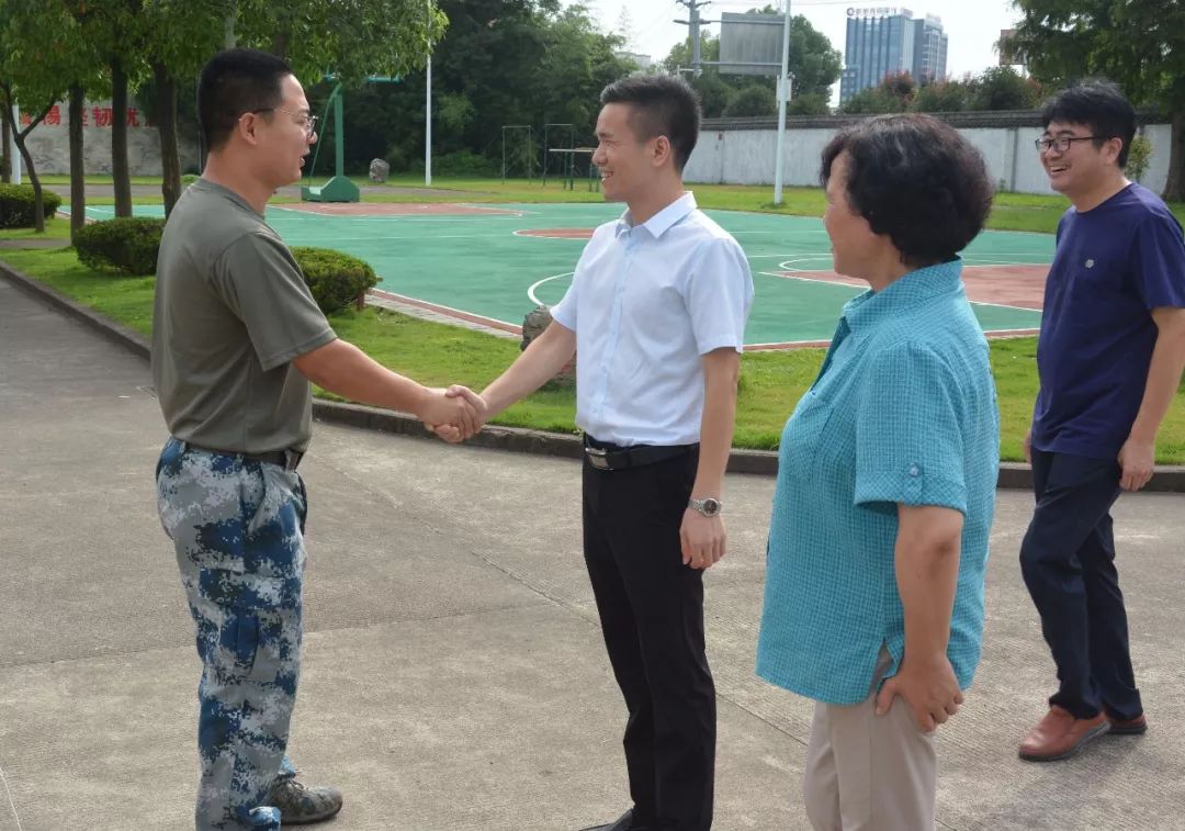 联陶士璜主席,胡宝珍副主席和黄山新晨医院执行院长吴辉,副院长谢建利