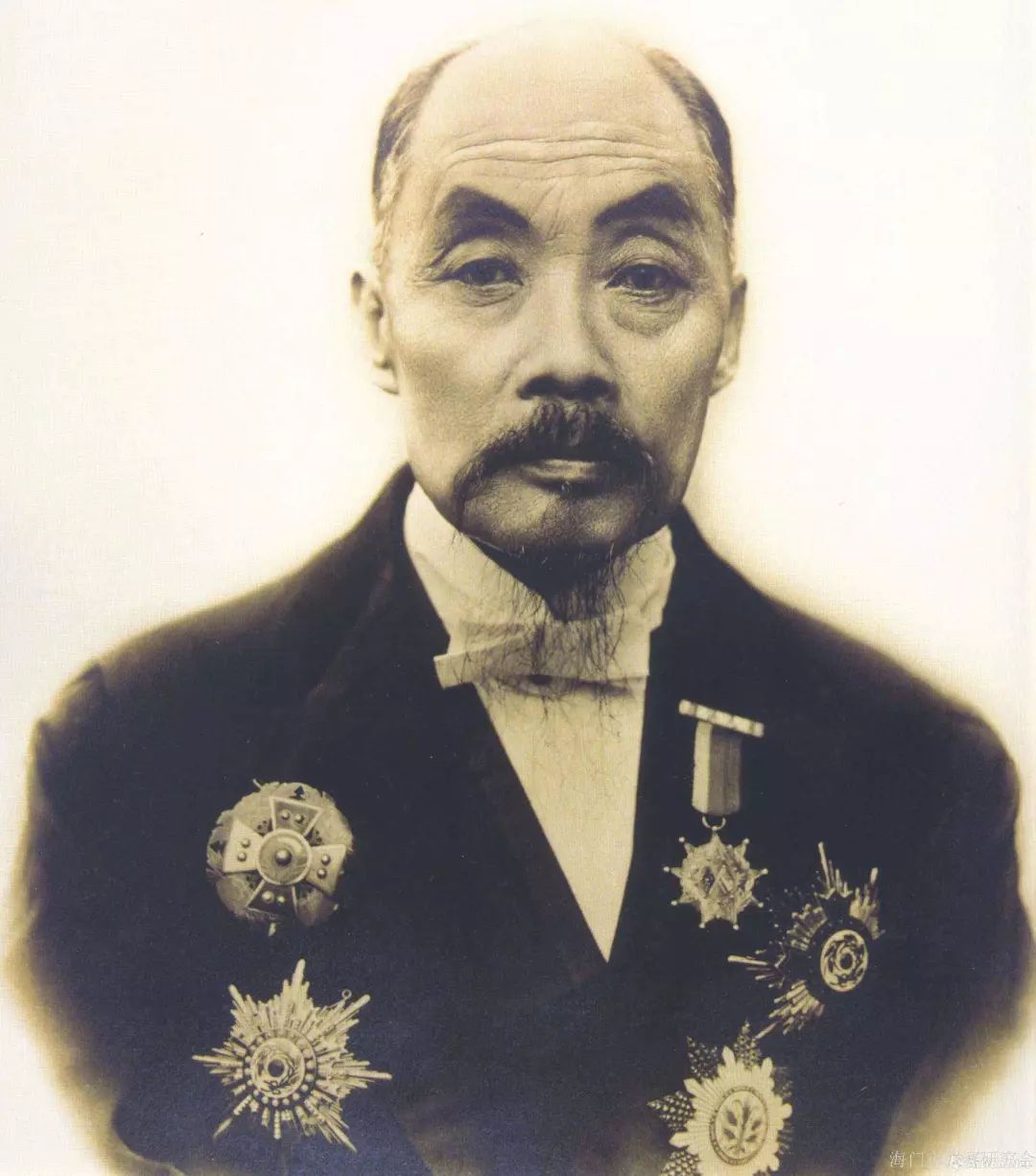 32岁(1885年)应顺天乡试中举,41岁(1894年)恩科会试中一甲一名进士.