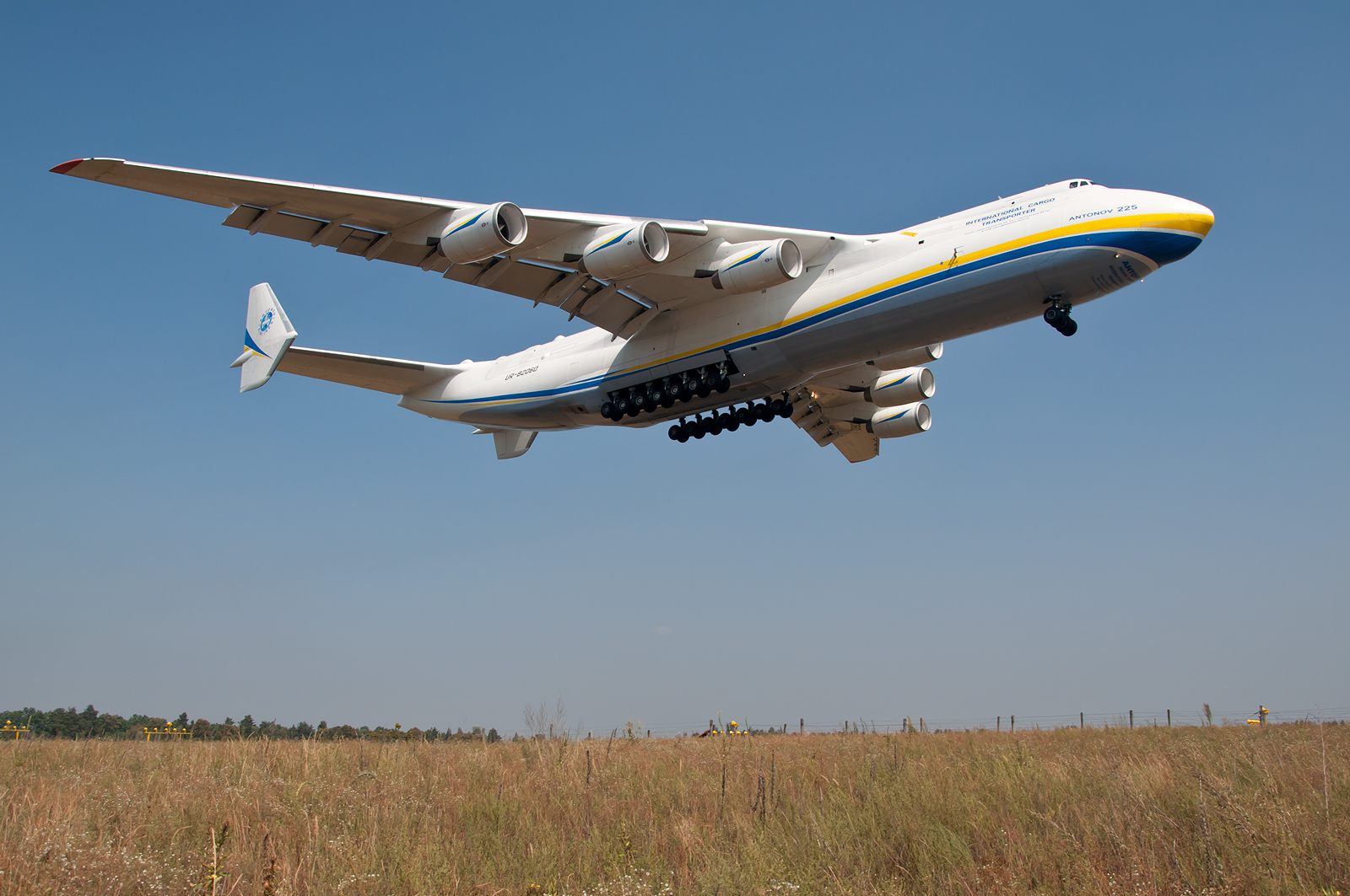 乌克兰巨无霸飞机满世界圈钱货舱塞进160吨货物频繁起降
