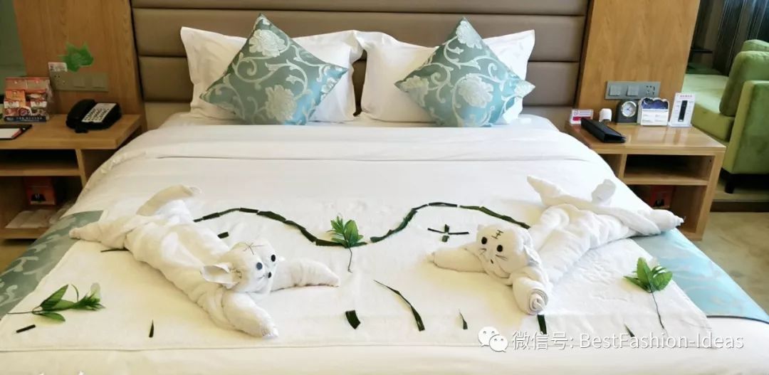 客房床上毛巾折花造型图片