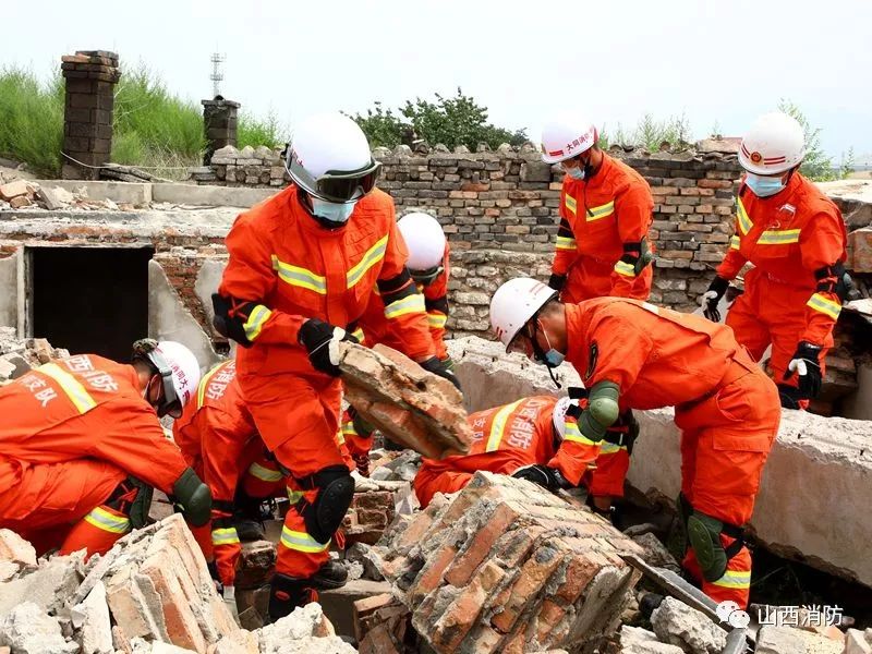 地震导致建筑倒塌多人"被埋!高清大片带你走进地震救援演练现场