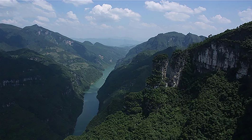 (南京往返)靈秀湖北,神農溪,神話恩施.探秘神農架三神聯動雙動8日遊