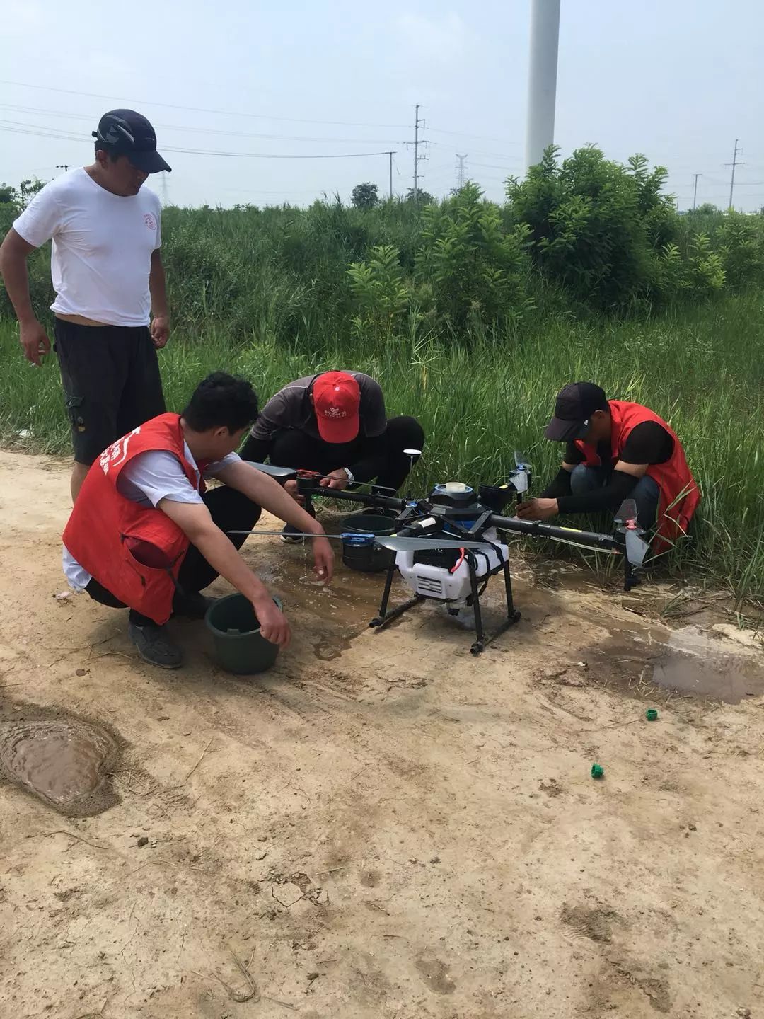 否则错误的操作不仅对庄稼造成很大的伤害,还可能伤及到人的身体健康