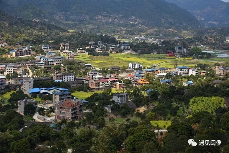 小目溪流经竹岐乡上缎地界时,河床变得宽阔,水流平缓.