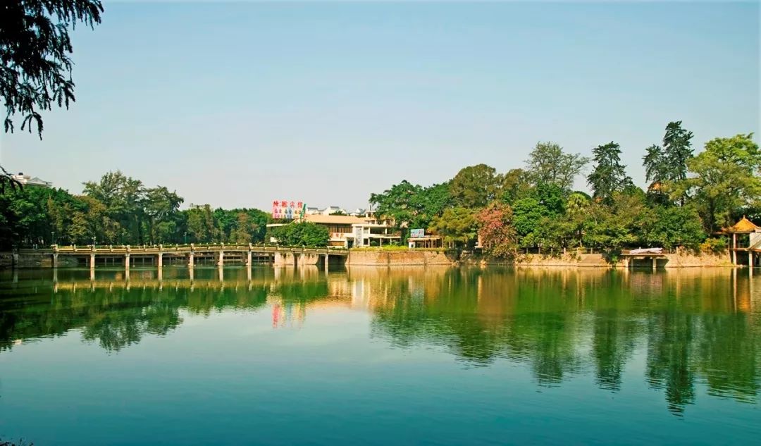 來這90後必定會約在綠道騎車鶴山公園是五邑地區面積最大的市政公園