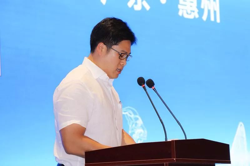 长隆集团作为旅游领军企业受邀参加会议,长隆集团董事,副总裁苏展鹏在