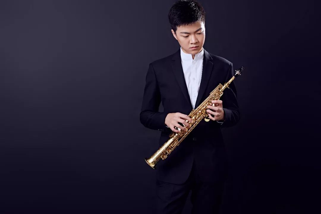 2008年开始跟随著名萨克斯管演奏家,中国解放军艺术学院王清泉教授