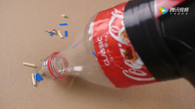 饮料瓶做吹风机架图片