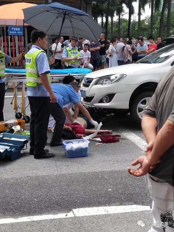 佛山女司机今天闯大祸当场将人撞死惨不忍睹