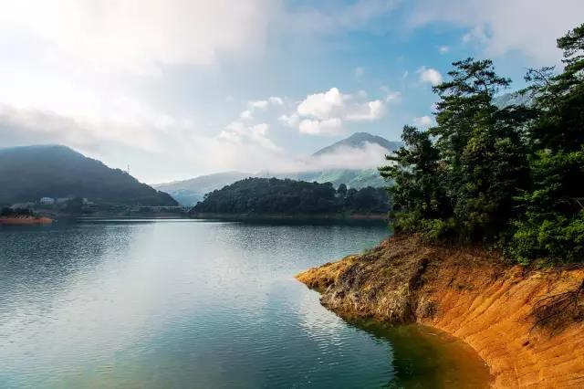 00石門國家森林公園設5個風景區:田園風光區,石門風景區,石灶風景