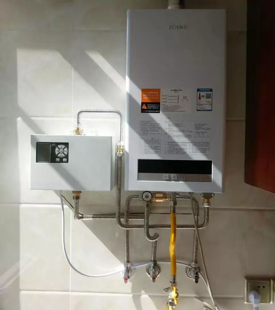 燃气热水器边上的小方形为热水循环泵方案三:有一些内置循环泵的燃气