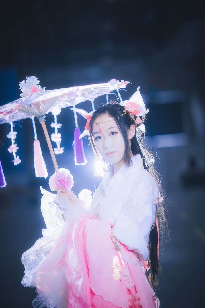 剑网叁 粉白菜萝莉cosplay 一看就是很温柔的小姐姐